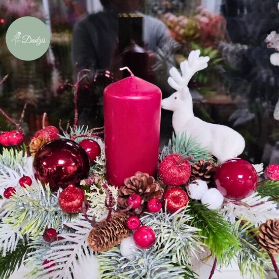 Ziemassvētku kompozīcija ar briedi - izvēlies krāsas